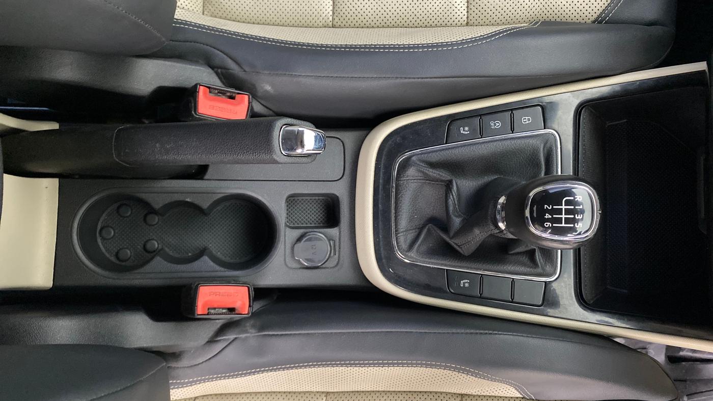 2022 Skoda SLAVIA STYLE 1.0L TSI MT, Petrol, Manual, 82,069 km, Gear Lever