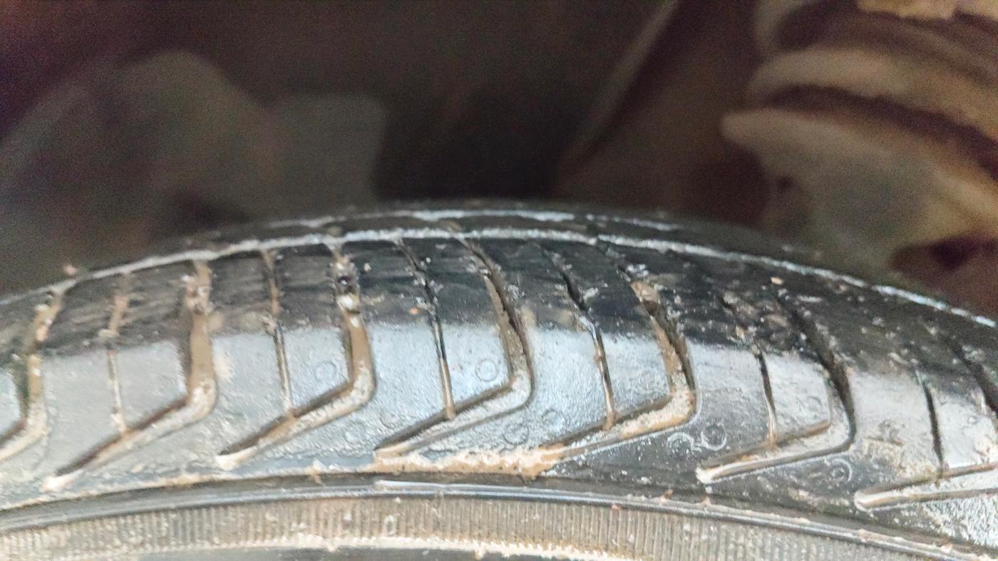 2021 Maruti New Wagon-R LXI CNG (O) 1.0, CNG, Manual, 40,070 km, Left Front Tyre Tread