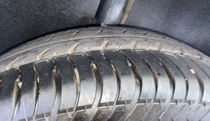 2015 Ford Ecosport TITANIUM 1.5L PETROL AT, Petrol, Automatic, 40,228 km, Right Rear Tyre Tread