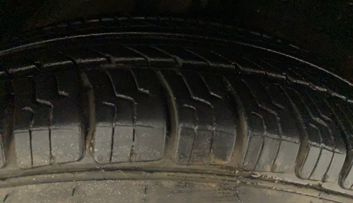 2012 Maruti Swift Dzire ZXI, Petrol, Manual, 60,719 km, Right Rear Tyre Tread