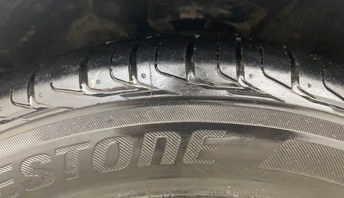 2014 Hyundai Verna FLUIDIC 1.6 CRDI SX, Diesel, Manual, 1,44,910 km, Left Front Tyre Tread