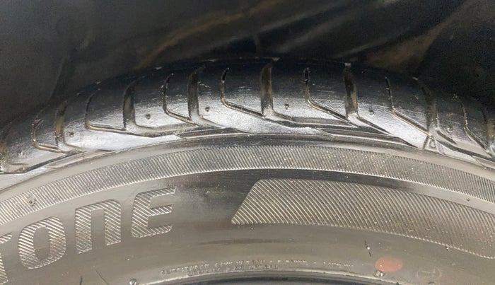 2014 Hyundai Verna FLUIDIC 1.6 CRDI SX, Diesel, Manual, 1,44,910 km, Left Rear Tyre Tread