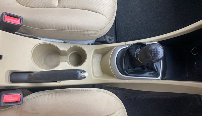 2014 Hyundai Verna FLUIDIC 1.6 CRDI SX, Diesel, Manual, 1,44,910 km, Gear Lever