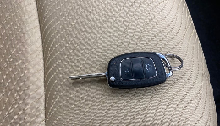 2014 Hyundai Verna FLUIDIC 1.6 CRDI SX, Diesel, Manual, 1,44,910 km, Key Close Up