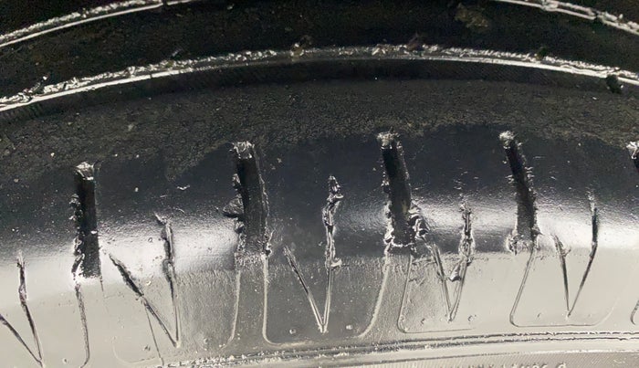 2016 Maruti Vitara Brezza ZDI, Diesel, Manual, 50,199 km, Left Front Tyre Tread