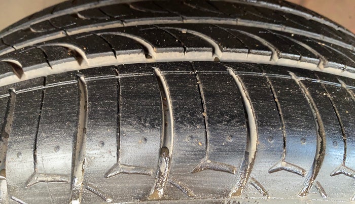 2021 Volkswagen Polo COMFORTLINE 1.0L MPI, Petrol, Manual, 51,308 km, Left Front Tyre Tread