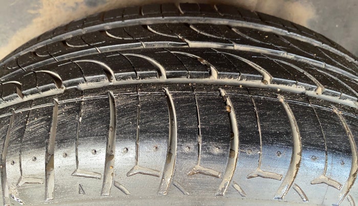 2021 Volkswagen Polo COMFORTLINE 1.0L MPI, Petrol, Manual, 51,308 km, Left Rear Tyre Tread