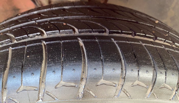 2021 Volkswagen Polo COMFORTLINE 1.0L MPI, Petrol, Manual, 51,308 km, Right Front Tyre Tread