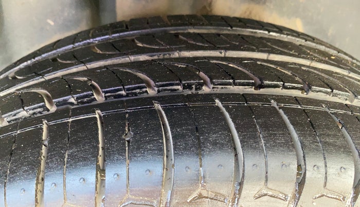 2021 Volkswagen Polo COMFORTLINE 1.0L MPI, Petrol, Manual, 51,308 km, Right Rear Tyre Tread