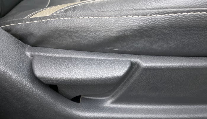 2017 Hyundai Eon ERA PLUS (O), CNG, Manual, 59,319 km, Driver Side Adjustment Panel