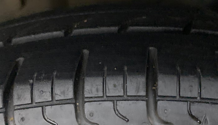 2017 Hyundai Eon ERA PLUS (O), CNG, Manual, 59,319 km, Left Rear Tyre Tread