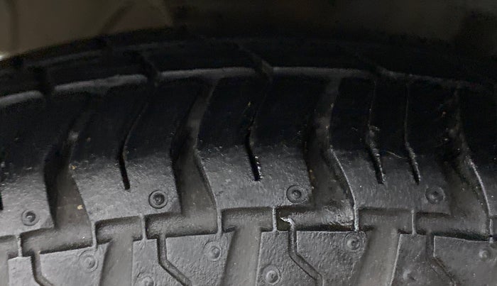 2017 Hyundai Eon ERA PLUS (O), CNG, Manual, 59,319 km, Right Rear Tyre Tread