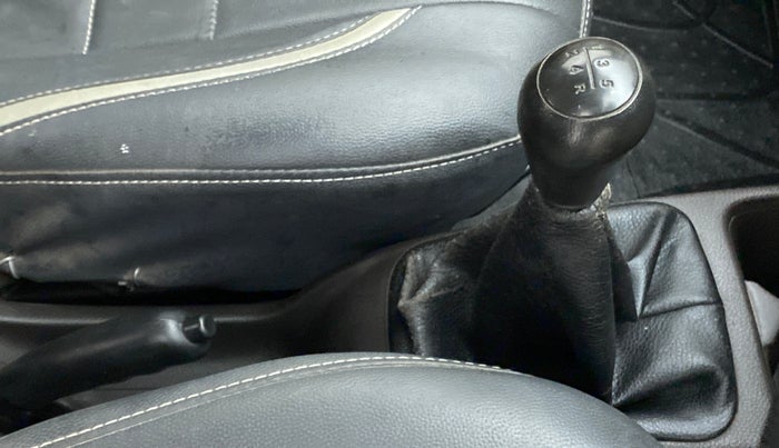 2017 Hyundai Eon ERA PLUS (O), CNG, Manual, 59,319 km, Gear Lever