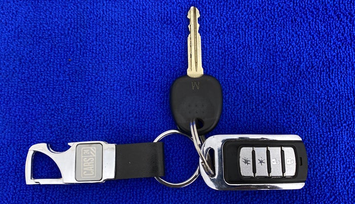 2017 Hyundai Eon ERA PLUS (O), CNG, Manual, 59,319 km, Key Close Up