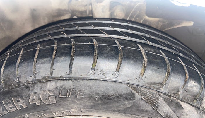 2014 Honda Amaze 1.5L I-DTEC S, Diesel, Manual, 82,876 km, Right Front Tyre Tread