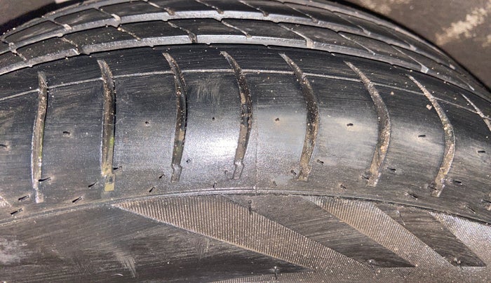 2014 Honda Amaze 1.5L I-DTEC S, Diesel, Manual, 82,876 km, Right Rear Tyre Tread