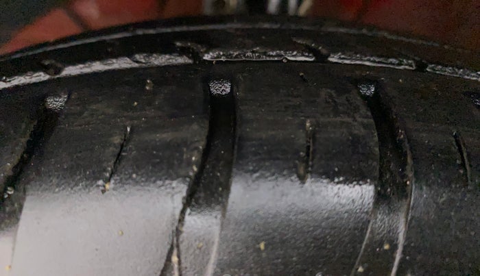 2020 Maruti Swift VXI, Petrol, Manual, 14,610 km, Left Front Tyre Tread