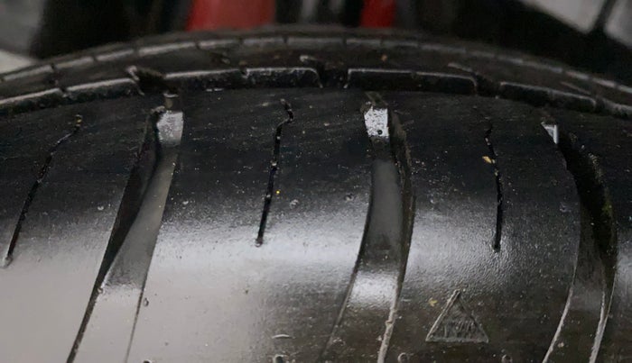 2020 Maruti Swift VXI, Petrol, Manual, 14,610 km, Right Rear Tyre Tread