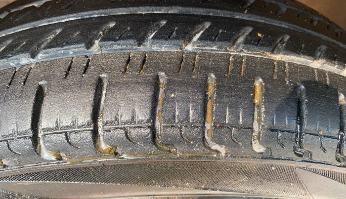 2016 Maruti Wagon R 1.0 VXI, Petrol, Manual, 43,514 km, Left Front Tyre Tread