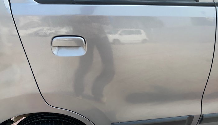 2016 Maruti Wagon R 1.0 VXI, Petrol, Manual, 43,514 km, Right rear door - Minor scratches