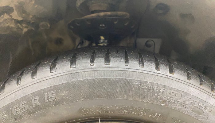 2015 Honda City 1.5L I-VTEC SV, Petrol, Manual, 1,10,770 km, Right Front Tyre Tread