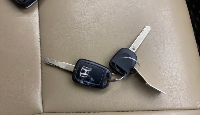 2015 Honda City 1.5L I-VTEC SV, Petrol, Manual, 1,10,770 km, Key Close Up