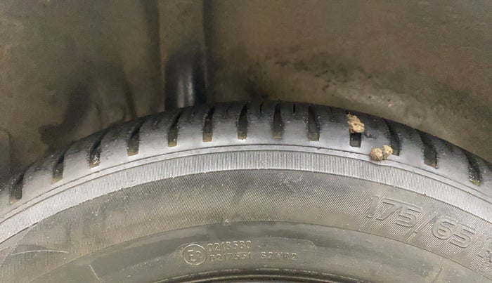 2015 Honda City 1.5L I-VTEC SV, Petrol, Manual, 1,10,770 km, Right Rear Tyre Tread