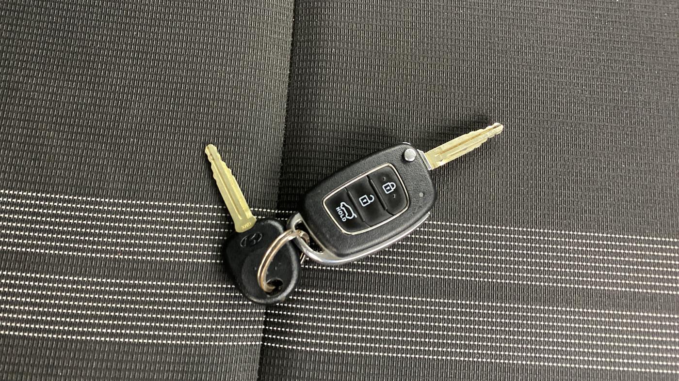 2022 Hyundai VENUE S 1.2, Petrol, Manual, 49,992 km, Key Close Up