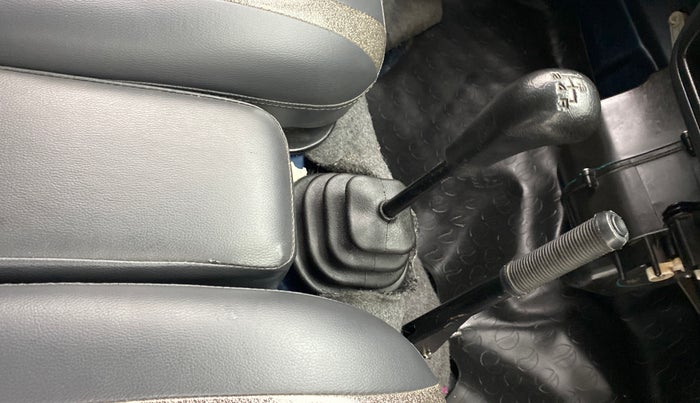 2017 Maruti OMNI E STD, Petrol, Manual, 33,800 km, Gear Lever