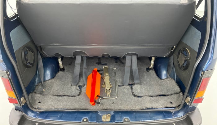 2017 Maruti OMNI E STD, Petrol, Manual, 33,800 km, Boot Inside