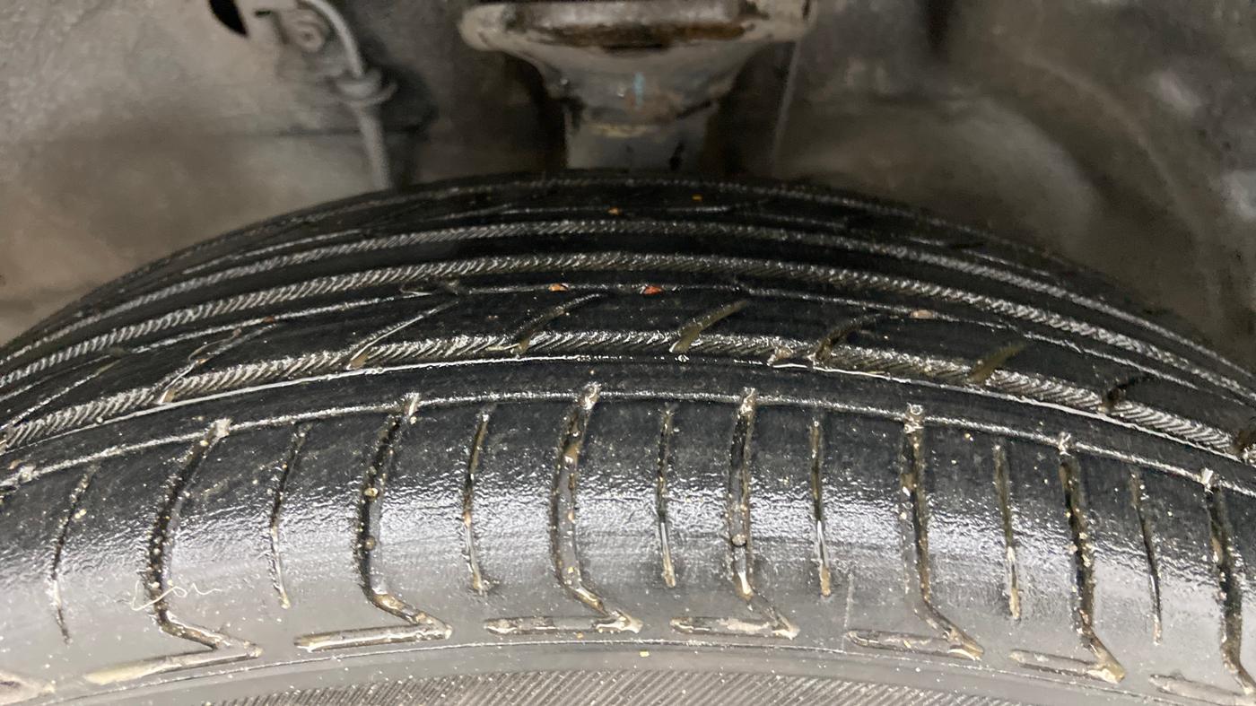 2016 Maruti Wagon R 1.0 VXI (O) AMT, Petrol, Automatic, 84,484 km, Left Front Tyre Tread