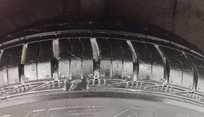 2017 Hyundai Grand i10 ASTA 1.2 KAPPA VTVT, Petrol, Manual, 34,734 km, Right Front Tyre Tread