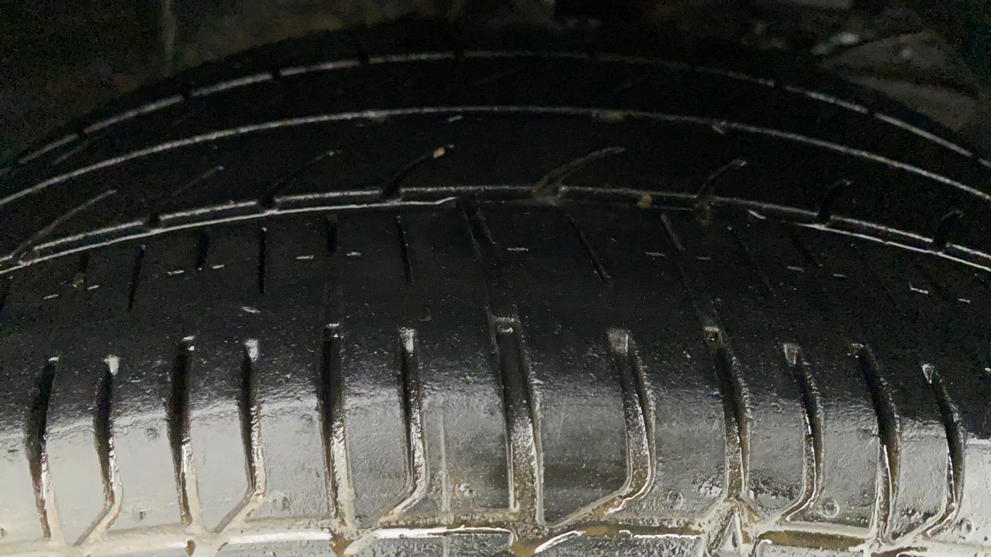 2017 Maruti Baleno ALPHA PETROL 1.2, Petrol, Manual, 86,541 km, Right Front Tyre Tread
