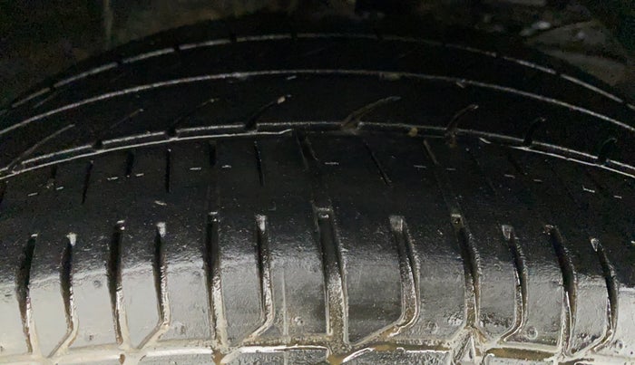 2017 Maruti Baleno ALPHA PETROL 1.2, Petrol, Manual, 86,541 km, Right Front Tyre Tread