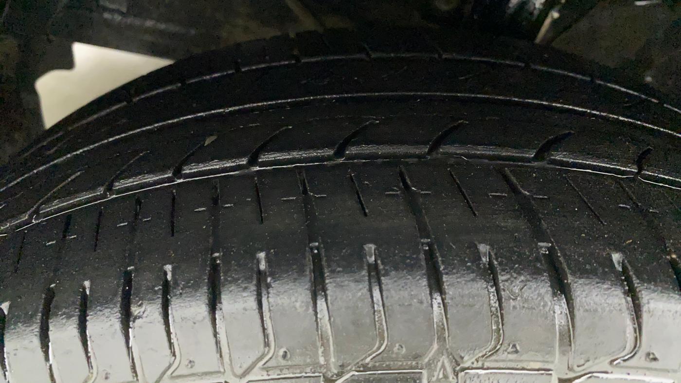 2017 Maruti Baleno ALPHA PETROL 1.2, Petrol, Manual, 86,541 km, Left Front Tyre Tread