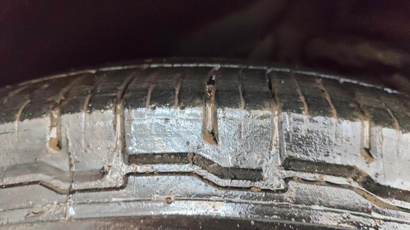 2021 Mahindra XUV500 W11 AT, Diesel, Automatic, 64,516 km, Right Front Tyre Tread