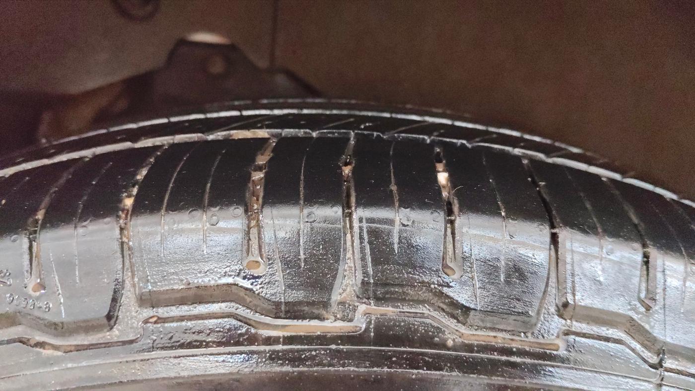 2021 Mahindra XUV500 W11 AT, Diesel, Automatic, 64,516 km, Right Rear Tyre Tread
