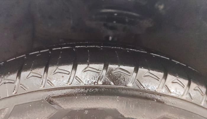 2016 Hyundai Xcent SX 1.2, Petrol, Manual, 73,997 km, Left Front Tyre Tread