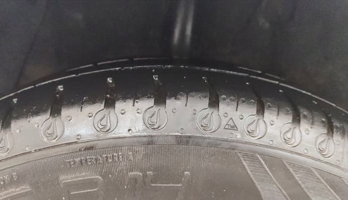 2016 Hyundai Xcent SX 1.2, Petrol, Manual, 73,997 km, Right Rear Tyre Tread