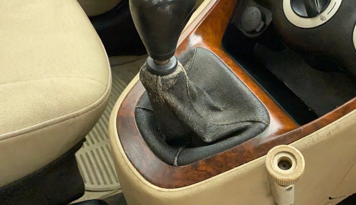 2010 Hyundai i10 SPORTZ 1.2, Petrol, Manual, 64,566 km, Gear lever - Boot cover slightly torn