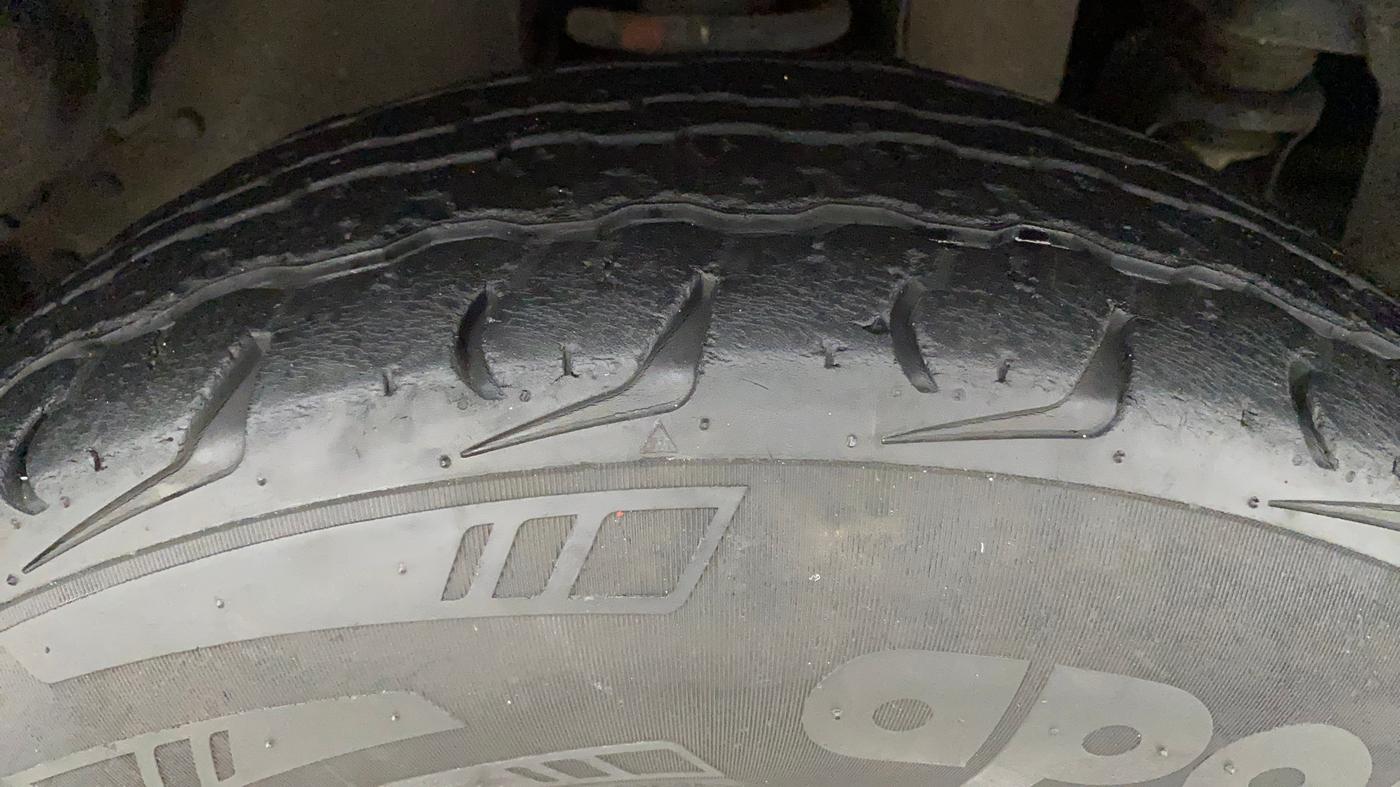 2018 Mahindra TUV300 T10, Diesel, Manual, 50,162 km, Right Front Tyre Tread