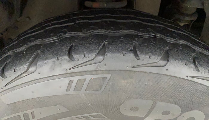 2018 Mahindra TUV300 T10, Diesel, Manual, 50,162 km, Right Front Tyre Tread