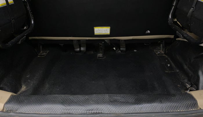 2018 Mahindra TUV300 T10, Diesel, Manual, 50,162 km, Boot Inside
