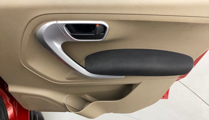 2018 Mahindra TUV300 T10, Diesel, Manual, 50,162 km, Driver Side Door Panels Control