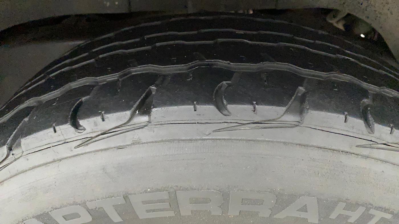 2018 Mahindra TUV300 T10, Diesel, Manual, 50,162 km, Left Rear Tyre Tread