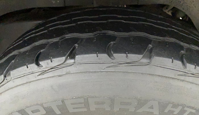 2018 Mahindra TUV300 T10, Diesel, Manual, 50,162 km, Left Rear Tyre Tread