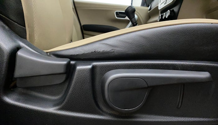2018 Mahindra TUV300 T10, Diesel, Manual, 50,162 km, Driver Side Adjustment Panel
