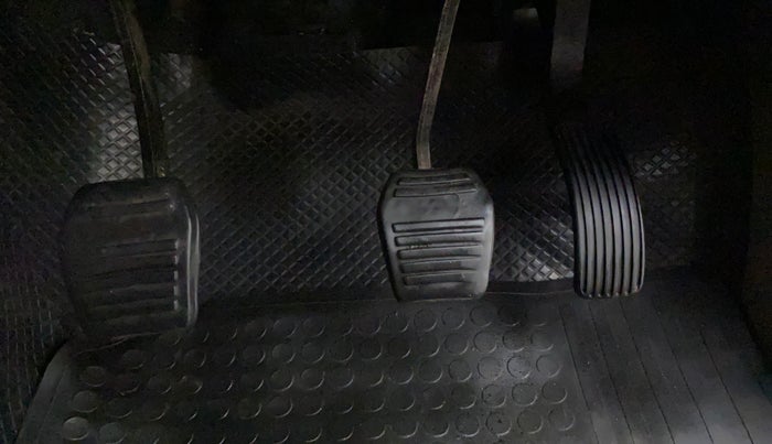 2018 Mahindra TUV300 T10, Diesel, Manual, 50,162 km, Pedals
