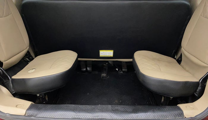 2018 Mahindra TUV300 T10, Diesel, Manual, 50,162 km, Third Seat Row ( optional )