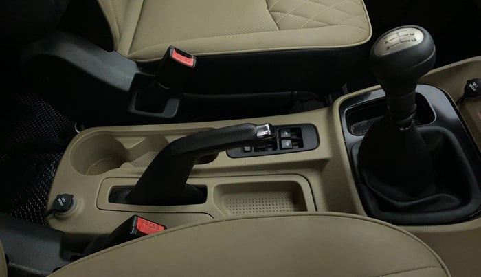 2018 Mahindra TUV300 T10, Diesel, Manual, 50,162 km, Gear Lever